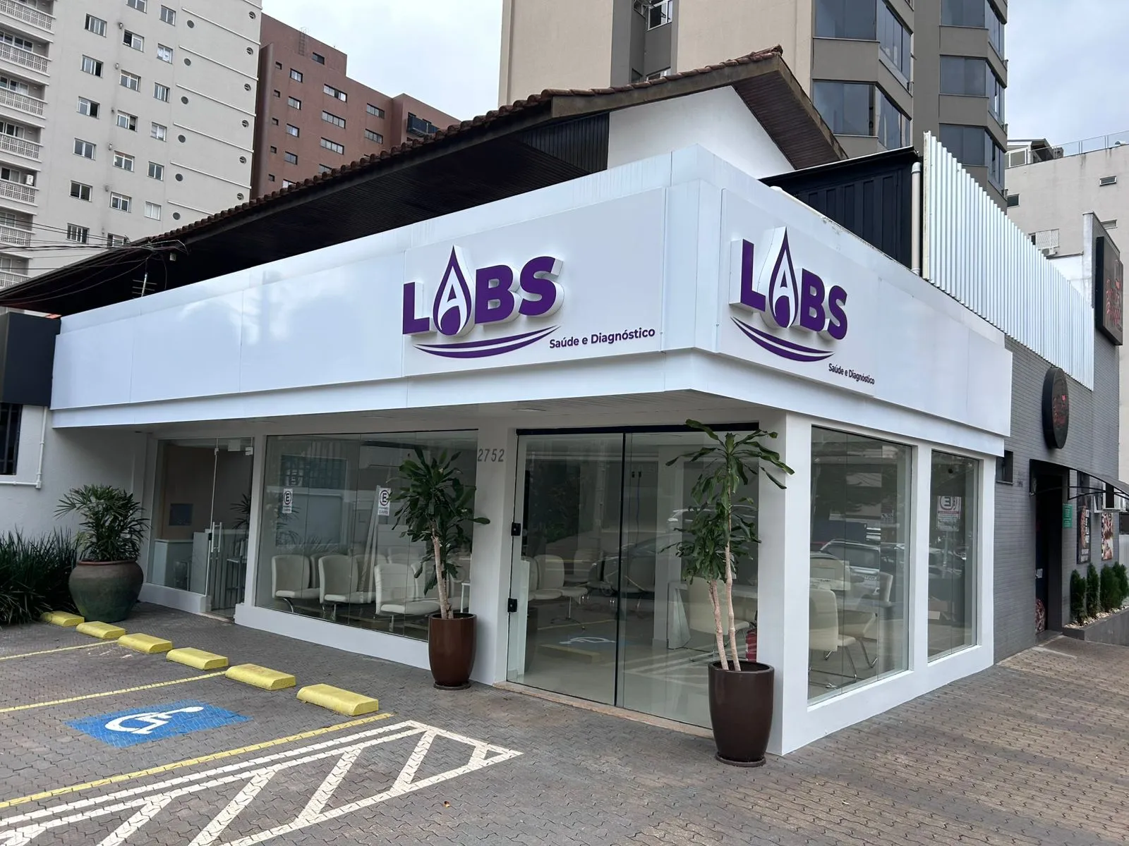 Fachada do Labs Cascavel - Laboratório de Análises Clínicas no Centro